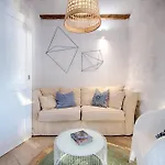 Villa Riva, Vis