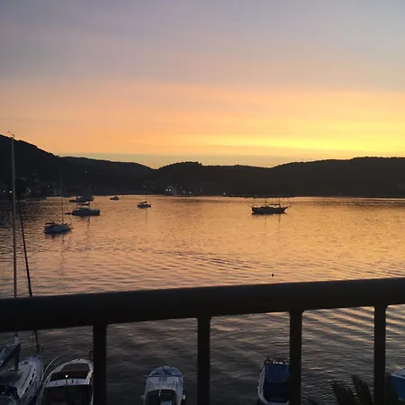 Riva, Villa Vis