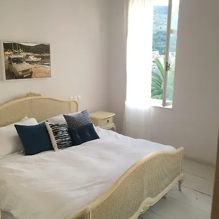 Riva, Villa Vis