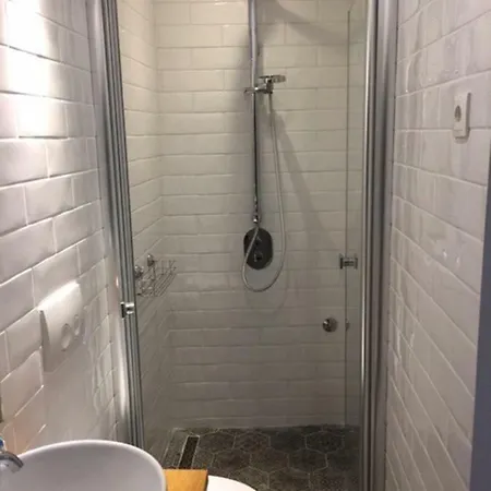 Riva, Вилла Вис